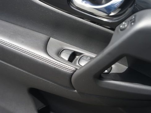 Used 2018 Nissan Rogue Sport SL w/ SL Premium Package FWD image 29