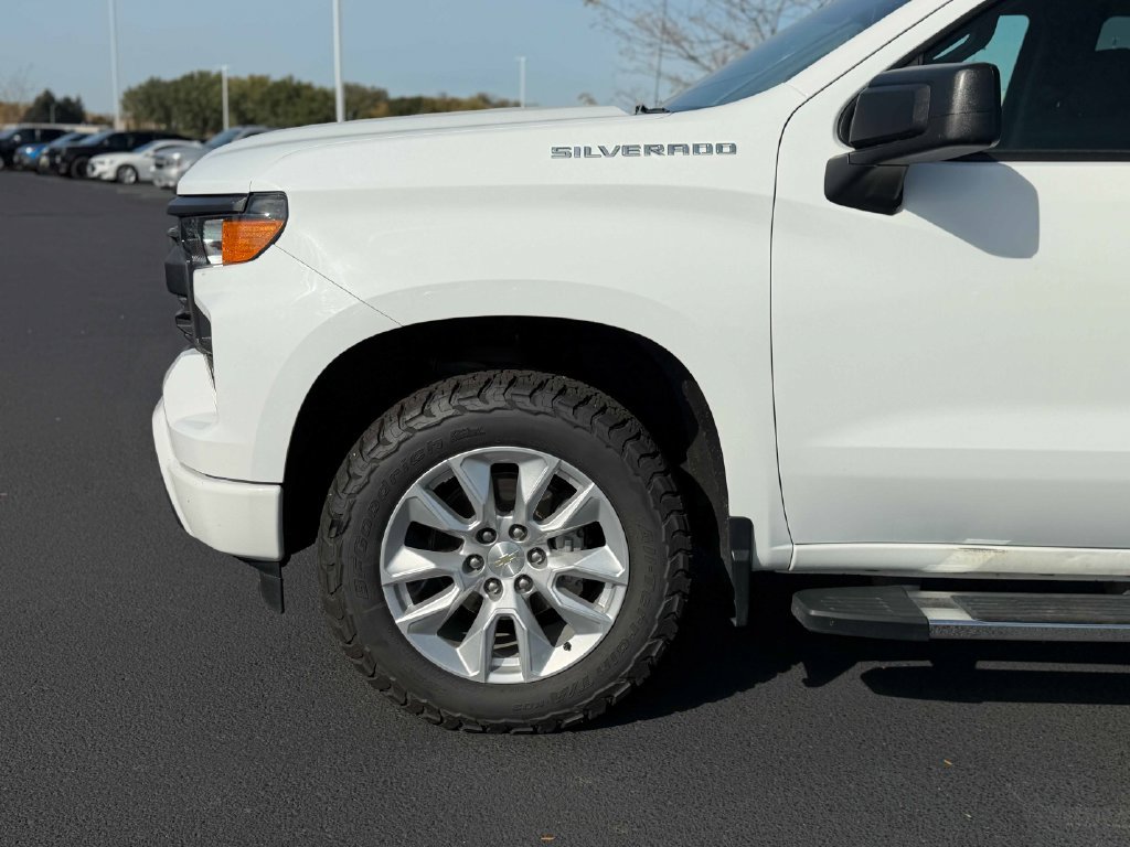 Used 2023 Chevrolet Silverado 1500 Custom AWD/4WD image 12