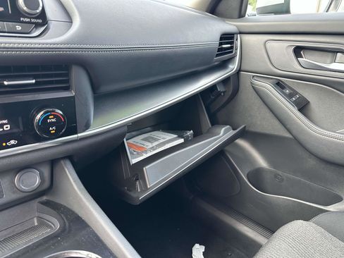 Used 2024 Nissan Rogue SV image 18