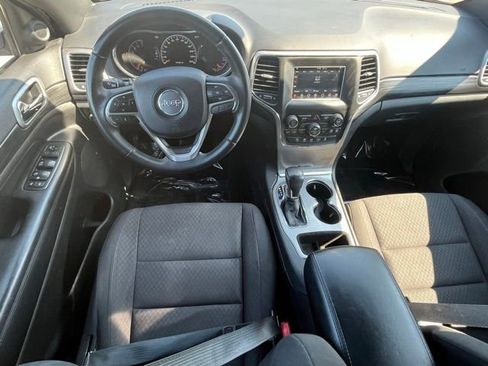 Used 2019 Jeep Grand Cherokee Laredo image 9