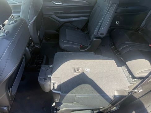 Used 2023 Jeep Grand Cherokee L Laredo AWD/4WD image 33