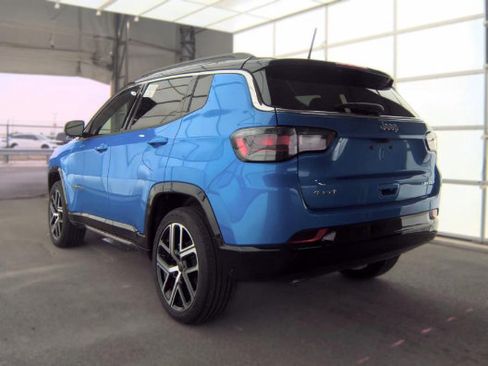 Used 2025 Jeep Compass Limited AWD/4WD image 4