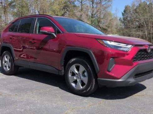 Used 2025 Toyota RAV4 XLE image 2