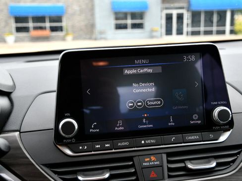 Used 2024 Nissan Altima 2.5 SV image 13