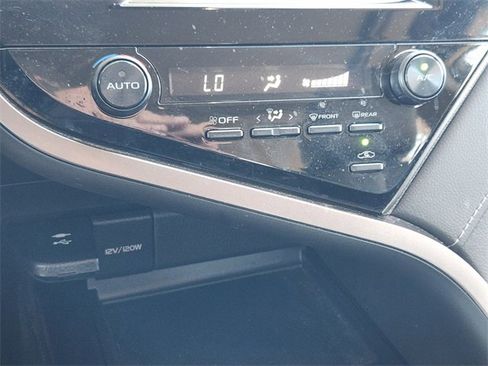 Used 2019 Toyota Camry SE image 19