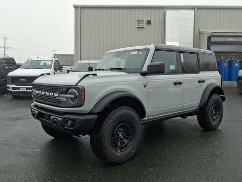 New 2026 Ford Bronco Badlands AWD/4WD image 2