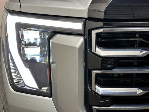 Used 2024 GMC Sierra 2500 AT4 w/ AT4 Premium Plus Package image 9