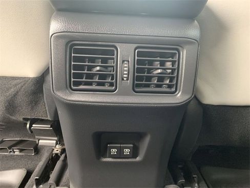 Used 2021 Toyota RAV4 XLE Premium image 33