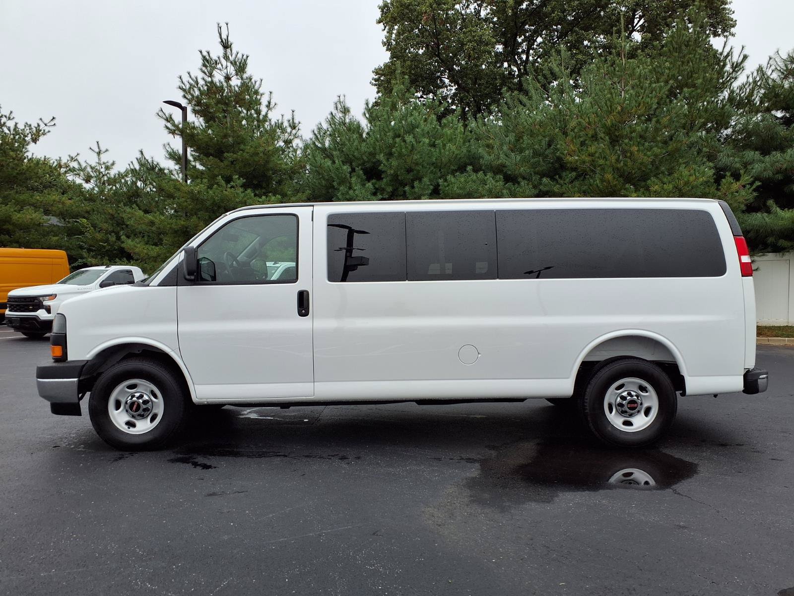 Used 2026 GMC Savana 3500 LT w/ LT Preferred Equipment Group RWD image 27