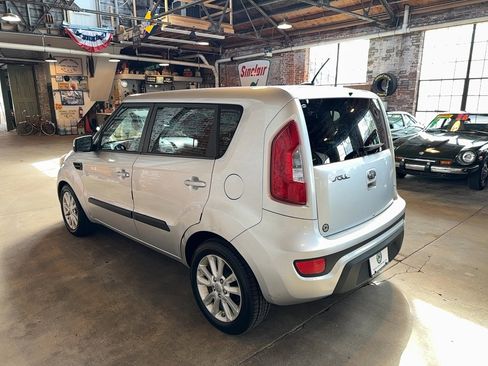 Used 2012 Kia Soul + FWD image 4