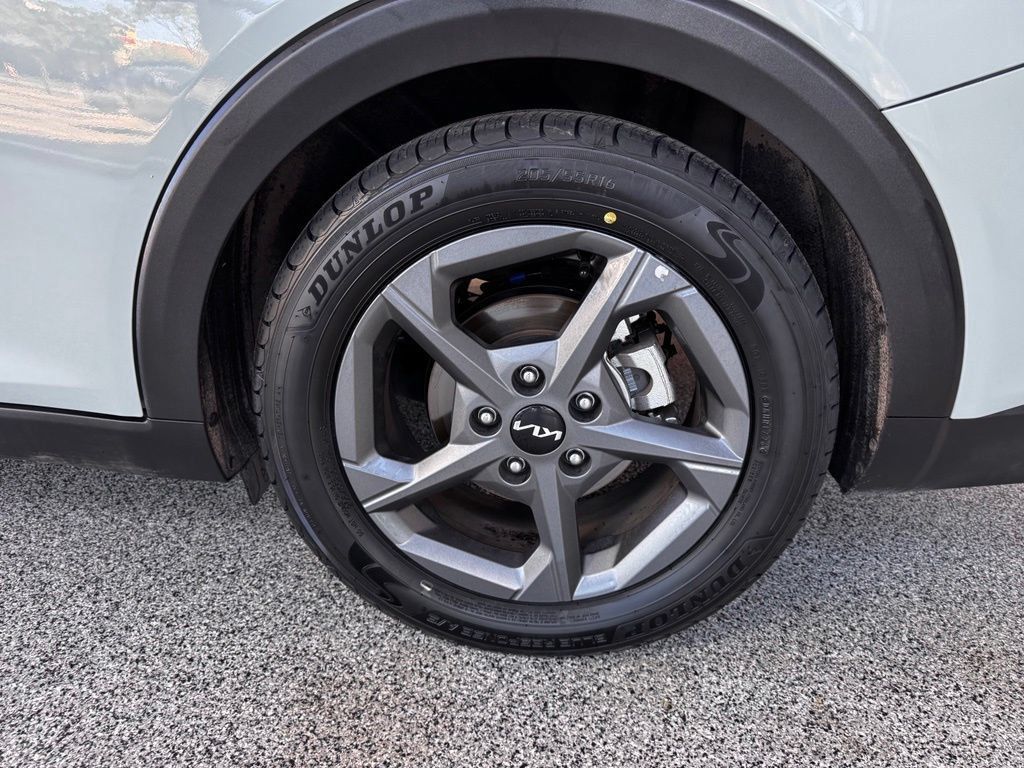 Used 2025 Kia K4 FWD image 10