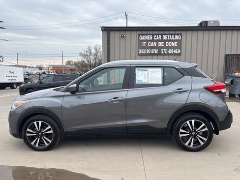 Used 2020 Nissan Kicks SV image 4