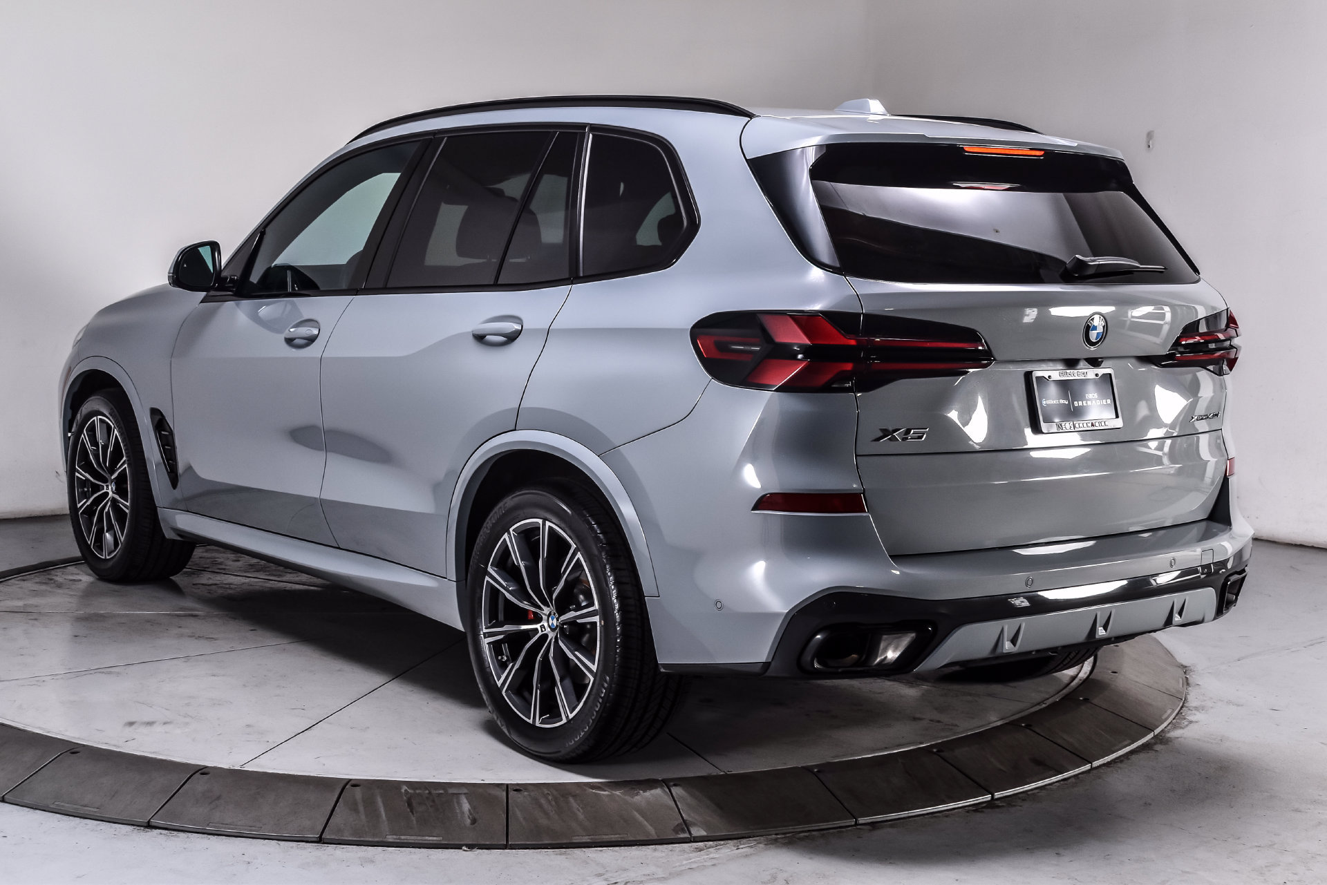 Used 2024 BMW X5 xDrive40i w/ M Sport Package AWD/4WD image 7