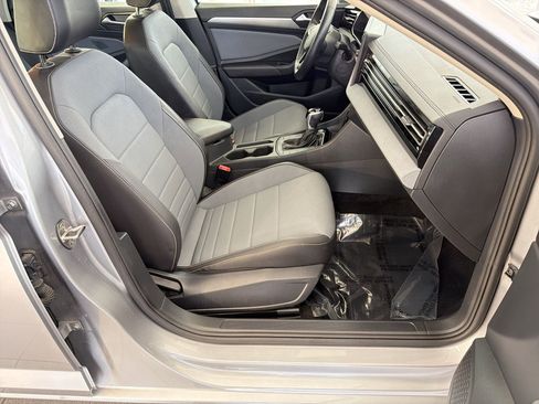 Used 2025 Volkswagen Jetta SE FWD image 30