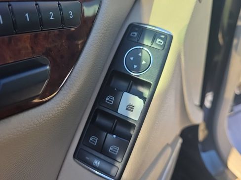 Used 2010 Mercedes-Benz C 300 4MATIC Sedan image 18