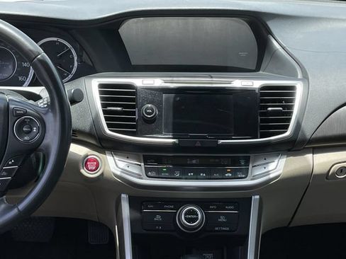 Used 2014 Honda Accord Touring image 16