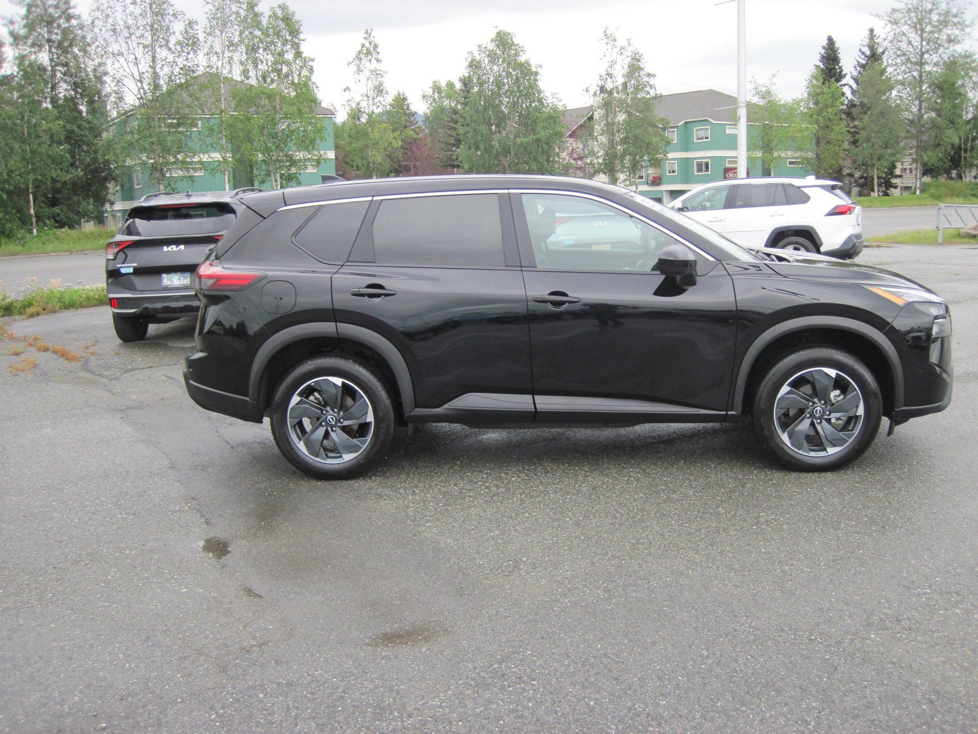 Used 2025 Nissan Rogue SV AWD/4WD image 3