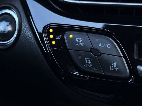 Used 2018 Toyota C-HR XLE image 26