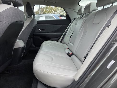 Used 2024 Hyundai Elantra Limited image 16