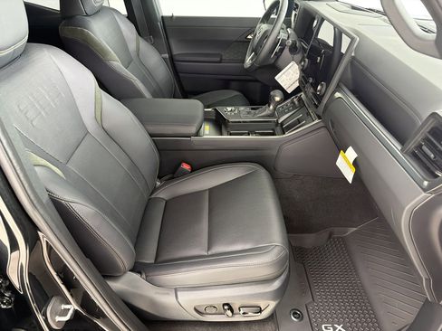 Used 2025 Lexus GX 550 w/ Accessory Package (CT) AWD/4WD image 26