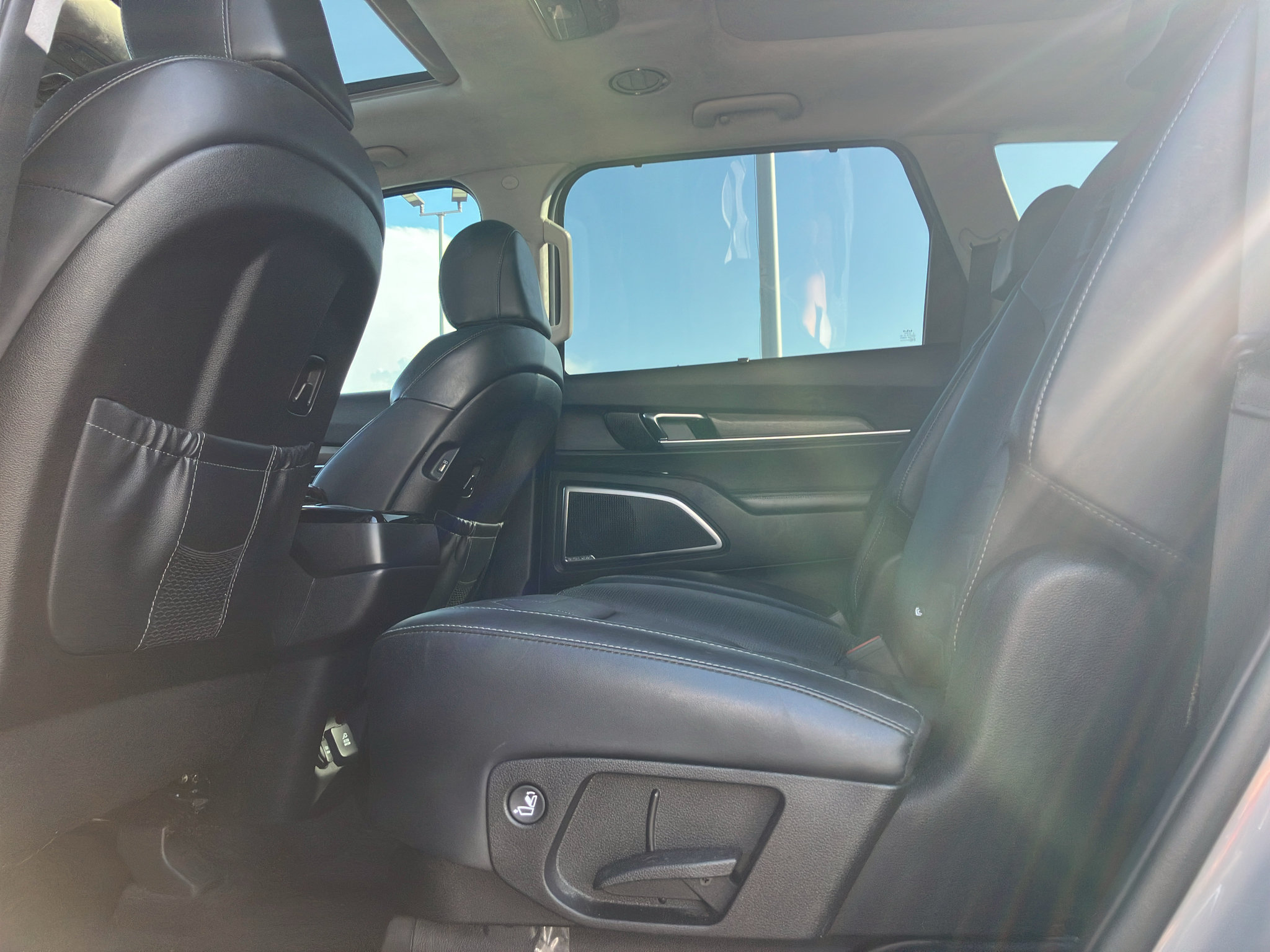 Used 2022 Kia Telluride SX w/ SX Prestige Package AWD/4WD image 19