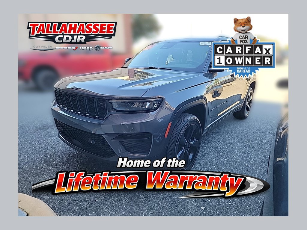 Used 2024 Jeep Grand Cherokee Altitude RWD image 1