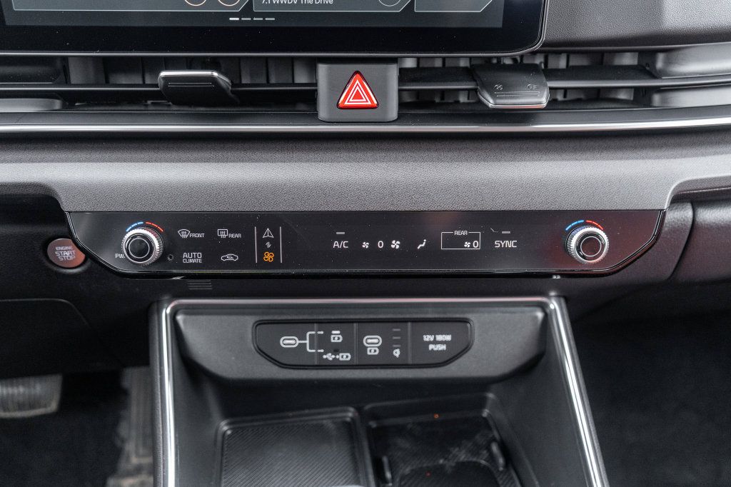 Used 2025 Kia Carnival EX FWD image 31