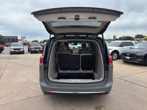 Used 2021 Chrysler Pacifica Limited w/ Premium & Safety Sphere Group AWD/4WD image 10