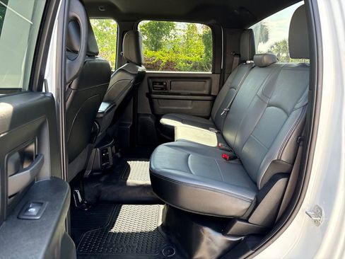 Used 2024 RAM 3500 Tradesman w/ Chrome Appearance Group AWD/4WD image 31