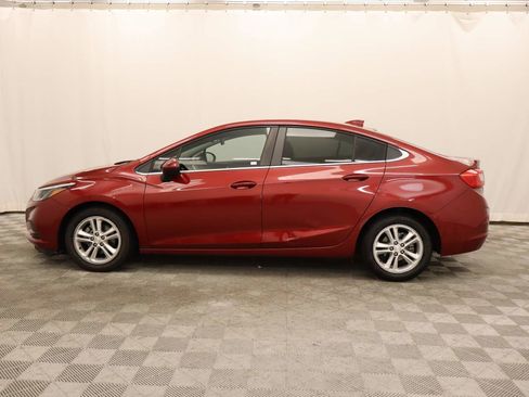 Used 2017 Chevrolet Cruze LT FWD image 2