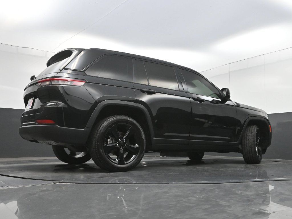 Used 2023 Jeep Grand Cherokee Limited w/ Black Appearance Package RWD image 36
