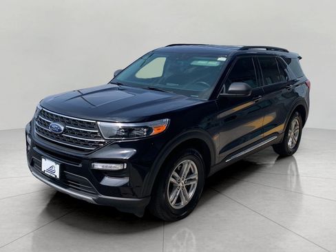 Used 2024 Ford Explorer XLT w/ Equipment Group 202A AWD/4WD image 4