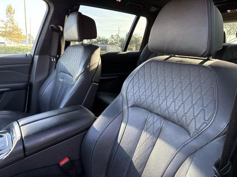 Used 2023 BMW X7 M60i image 22