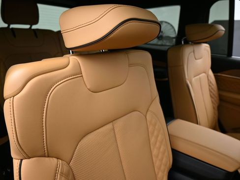 New 2026 Jeep Grand Cherokee L Summit AWD/4WD image 40