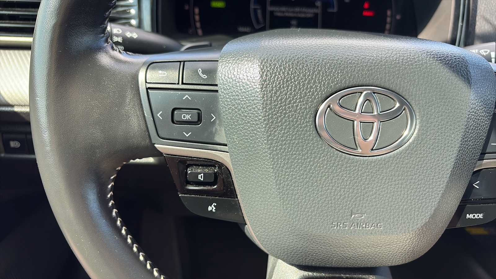 Used 2025 Toyota Camry SE FWD image 9