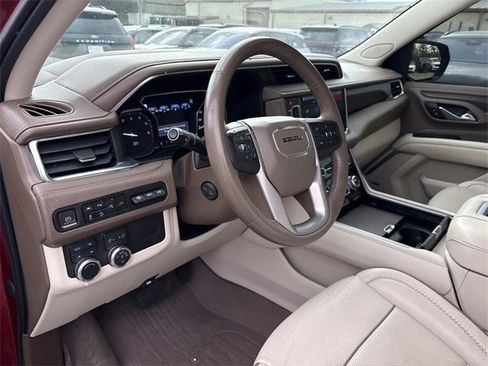 Used 2021 GMC Yukon Denali w/ Denali Premium Package image 29