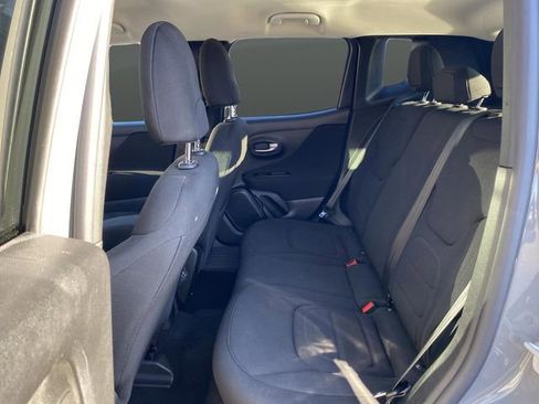 Used 2020 Jeep Renegade Latitude w/ Cold Weather Group image 26