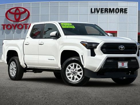 Used 2025 Toyota Tacoma SR5 image 2