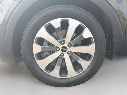 Used 2022 Kia Telluride EX w/ EX Premium Package AWD/4WD image 11