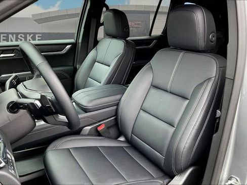 New 2026 GMC Acadia Elevation w/ Elevation Premium Package AWD/4WD image 11