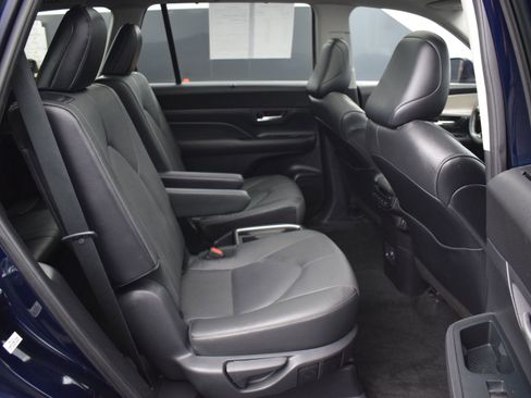 Used 2024 Toyota Grand Highlander Limited image 11