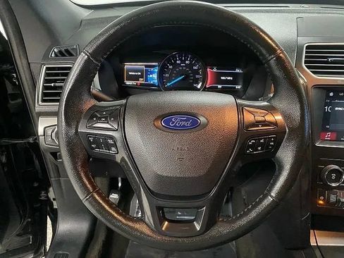 Used 2018 Ford Explorer XLT w/ Equipment Group 201A FWD image 17