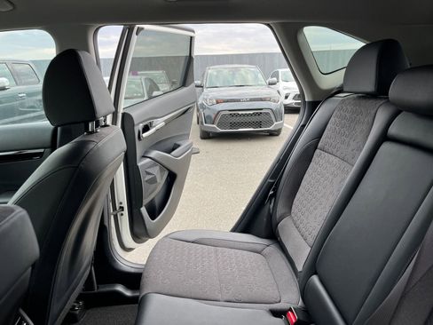 Used 2025 Kia Seltos S FWD image 39