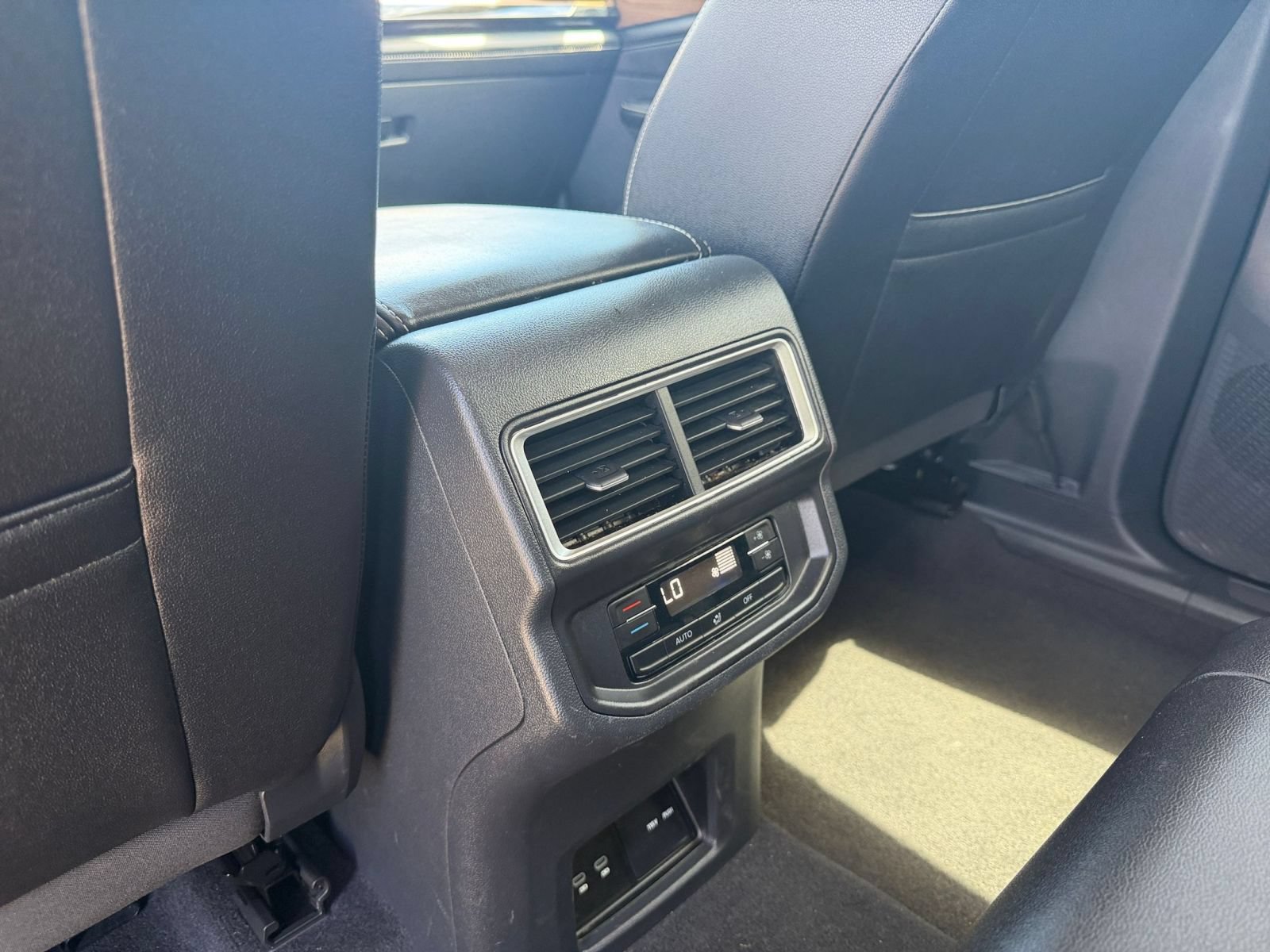 Used 2026 Volkswagen Atlas SE FWD image 24