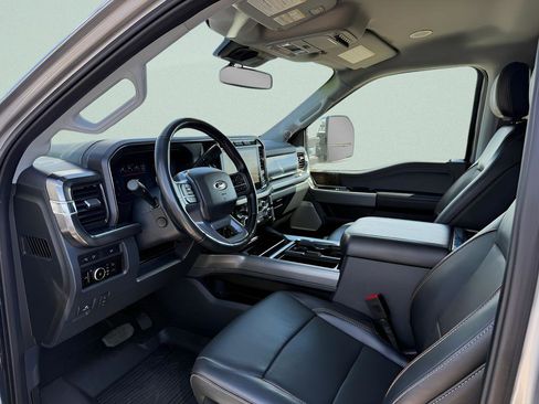 Used 2023 Ford F250 Lariat w/ Lariat Ultimate Package AWD/4WD image 4