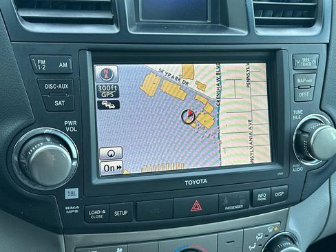 Used 2011 Toyota Highlander SE w/ Tow Pkg image 20