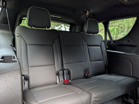 New 2026 Chevrolet Suburban Premier AWD/4WD image 21