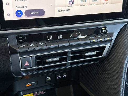 Used 2025 Toyota Camry SE w/ Multimedia Upgrade Package FWD image 17