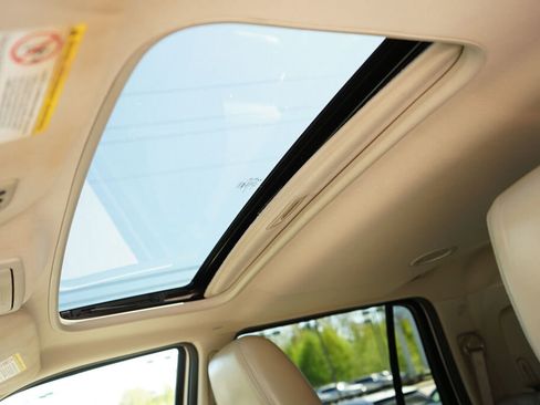 Used 2016 Lincoln Navigator Select AWD/4WD image 13