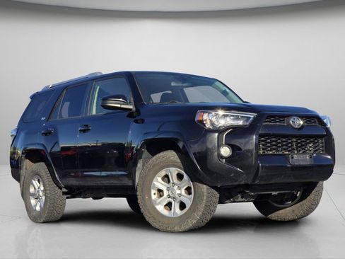 Used 2018 Toyota 4Runner SR5 AWD/4WD image 2